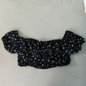 Black floral off the shoulder crop top - M